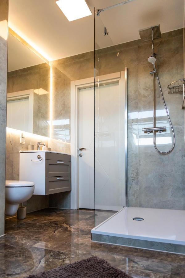 Deluxe Apartment Mit Tiefgarage In Naehe Messe-Bmw-Porsche-Dhl-Flughafen-Flugzeugwerk Der Deutsche Aircraft Lipsk Zewnętrze zdjęcie